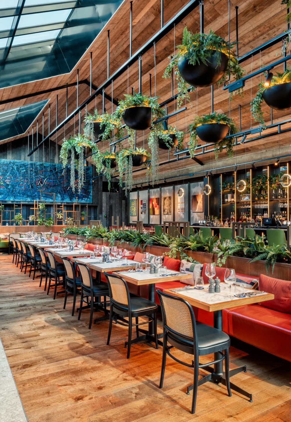 restraunt using faux plants as decor