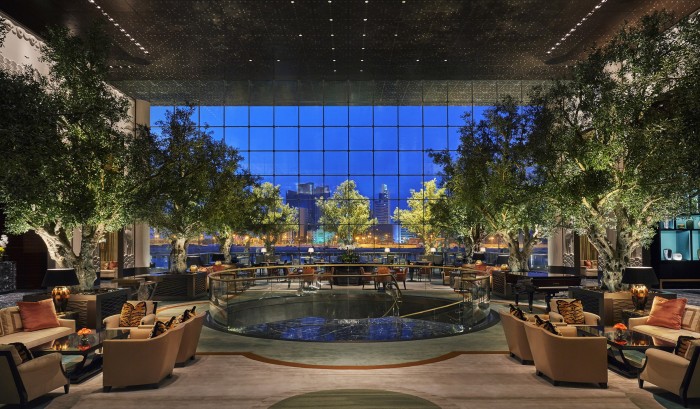 Ulivi artificiali su misura posizionati presso il Four Seasons Hotel, Bahrain.